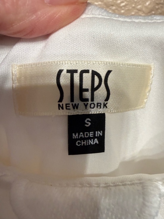 STEPS New York white 2 pc set 3d circle appliqué dangling discs sz small - Picture 3 of 3